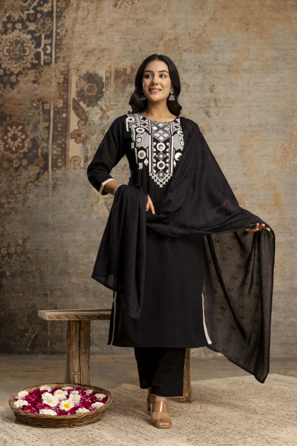 Threaded Grace Kurti Set - Image 2