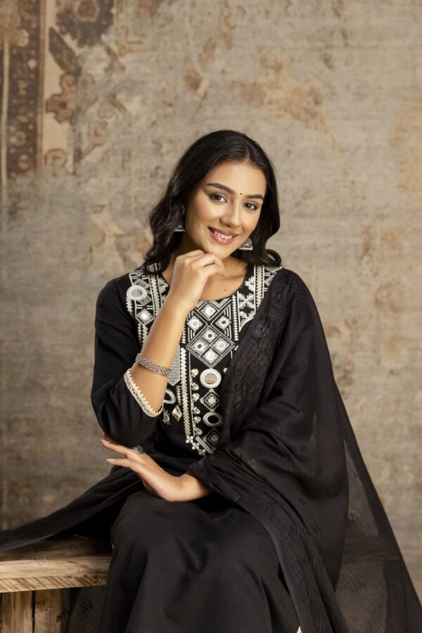 Threaded Grace Kurti Set - Image 6