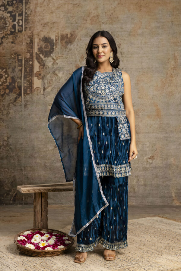 Regal Jari Sharara Set"