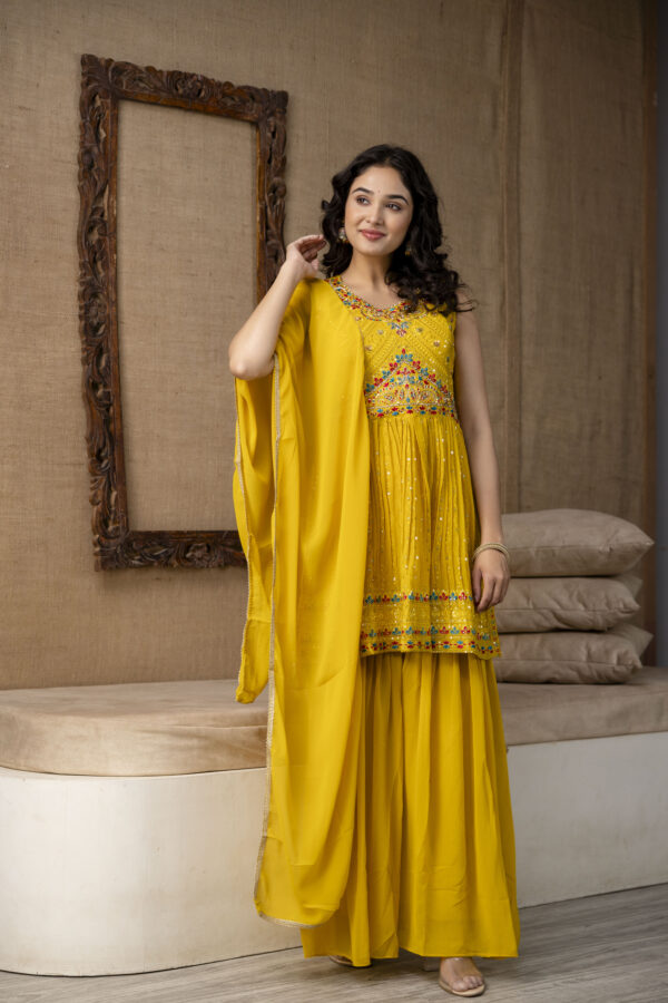 Resham Embroidered Handworked Kurti with Plain Dupatta & Georgette Sharara - Image 4