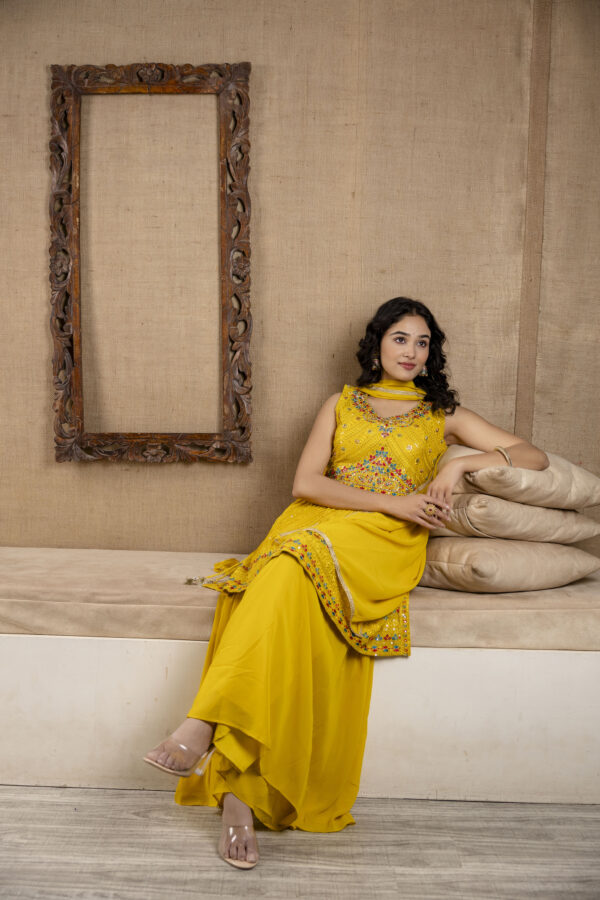 Resham Embroidered Handworked Kurti with Plain Dupatta & Georgette Sharara - Image 8