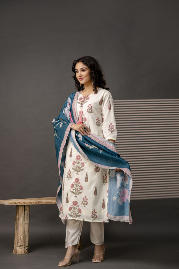 Printed Kurti with Jari Detailing, Plain Trousers & Decorative Dupatta - Image 4