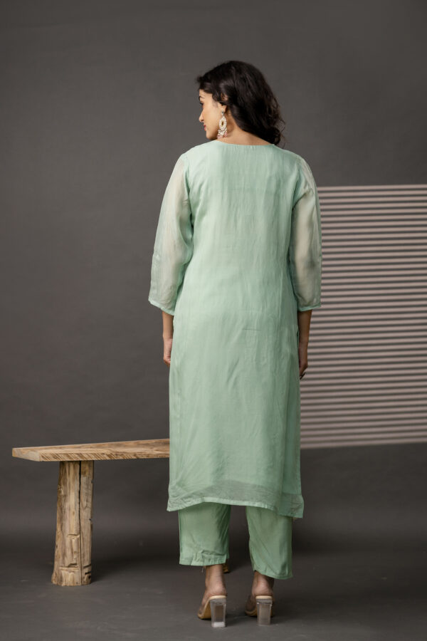 Resham Worked Kurti with Round Neck, Thread Worked Dupatta & Plain Pants - Image 2