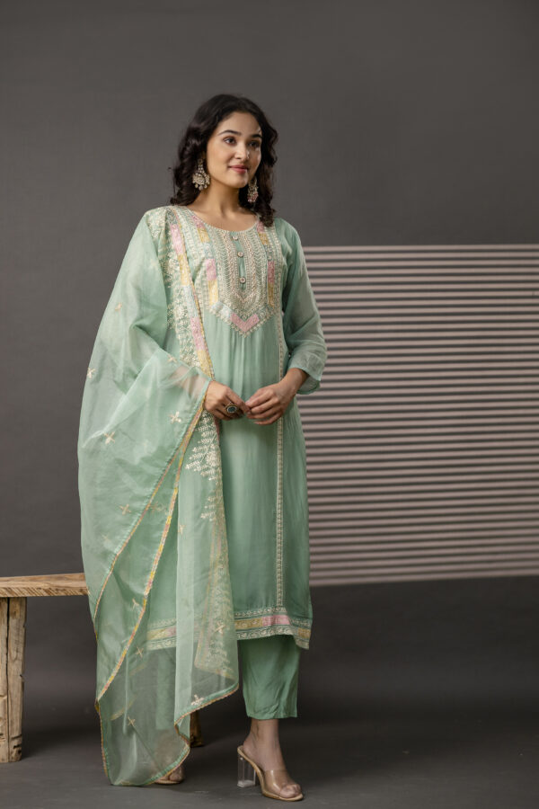 Resham Worked Kurti with Round Neck, Thread Worked Dupatta & Plain Pants - Image 6
