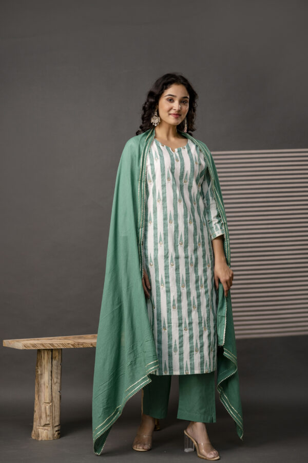 Printed Kurti with Gotta Patti Work, Plain Dupatta & Plain Trouser - Image 8