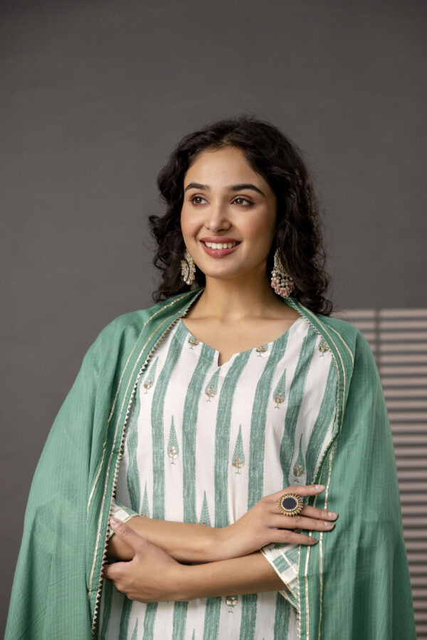 Printed Kurti with Gotta Patti Work, Plain Dupatta & Plain Trouser - Image 9