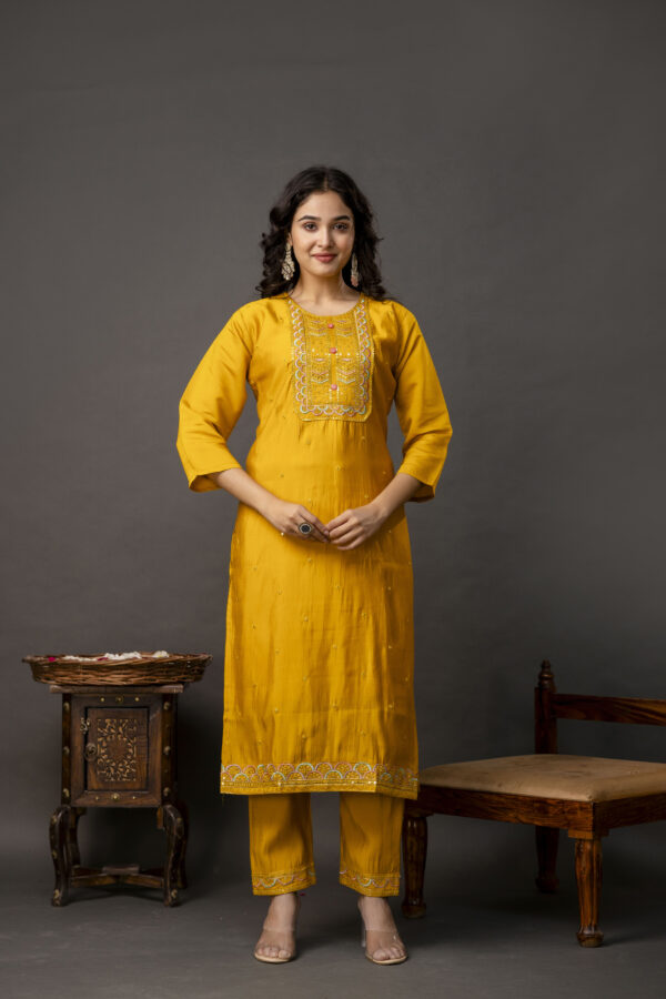 Resham & Sequined Work Kurti with Double-Shaded Chiffon Dupatta & Plain Trouser - Image 3