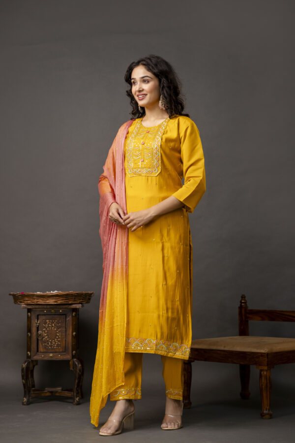 Resham & Sequined Work Kurti with Double-Shaded Chiffon Dupatta & Plain Trouser - Image 5