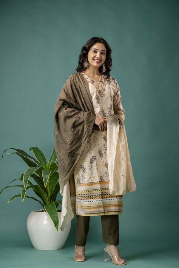 V-Neck Printed Kurti with Chicken Handwork, Silk Worked Dupatta & Plain Pants - Image 6