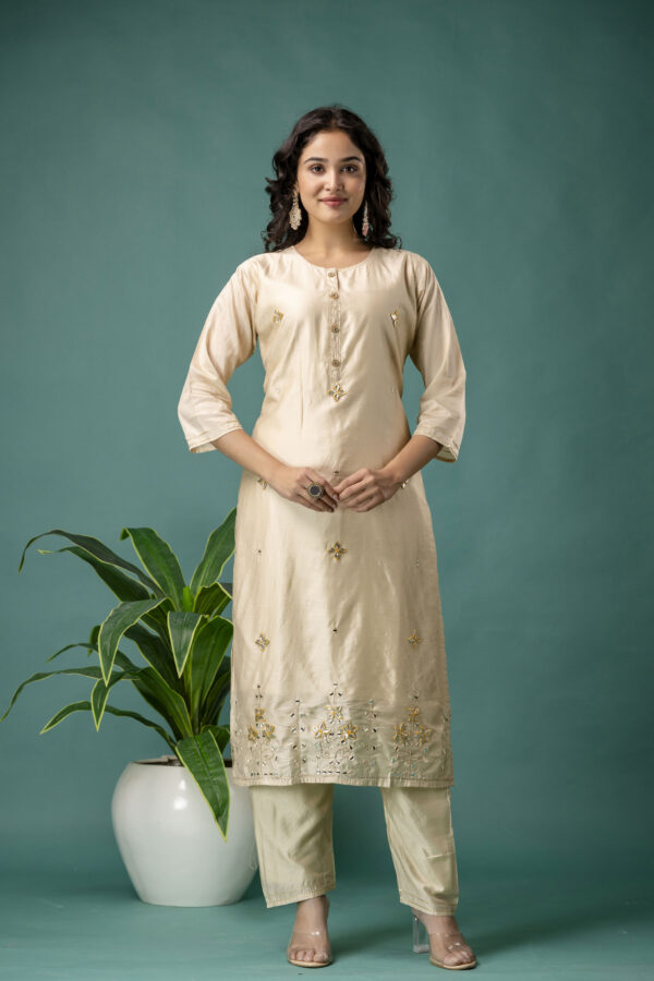 Gotta Patti & Mirror Embellished Kurti with Solid Dupatta & Plain Trousers - Image 7