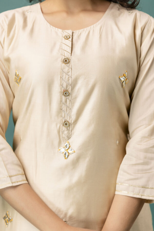 Gotta Patti & Mirror Embellished Kurti with Solid Dupatta & Plain Trousers - Image 2