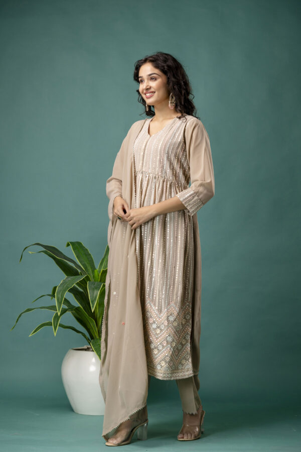 Resham & Sequence Embroidered Kurti with Plain Dupatta & Trousers - Image 6