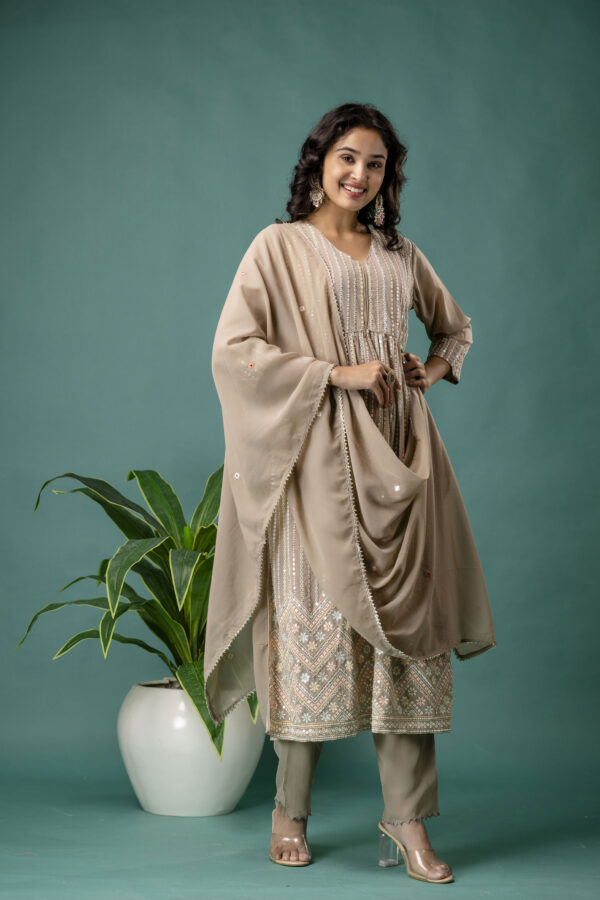 Resham & Sequence Embroidered Kurti with Plain Dupatta & Trousers - Image 5