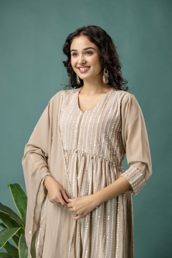 Resham & Sequence Embroidered Kurti with Plain Dupatta & Trousers - Image 3