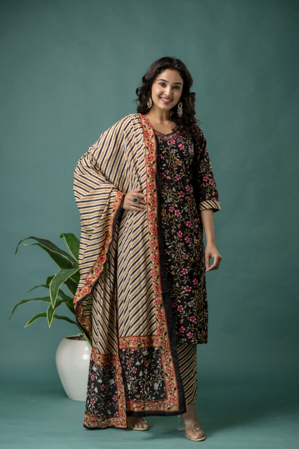 Printed Resham Work V-Neck Kurti with Printed Dupatta & Pants - Image 5