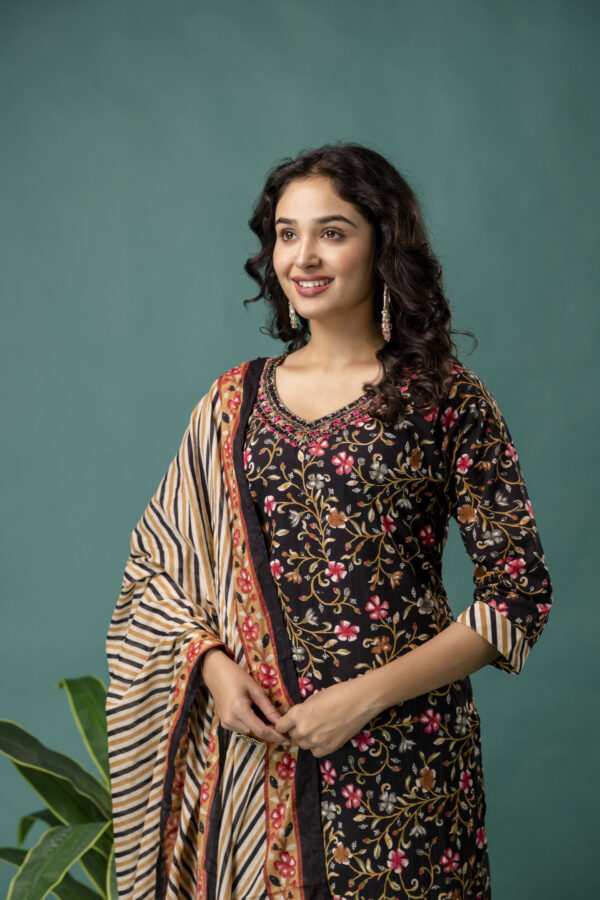 Printed Resham Work V-Neck Kurti with Printed Dupatta & Pants - Image 3