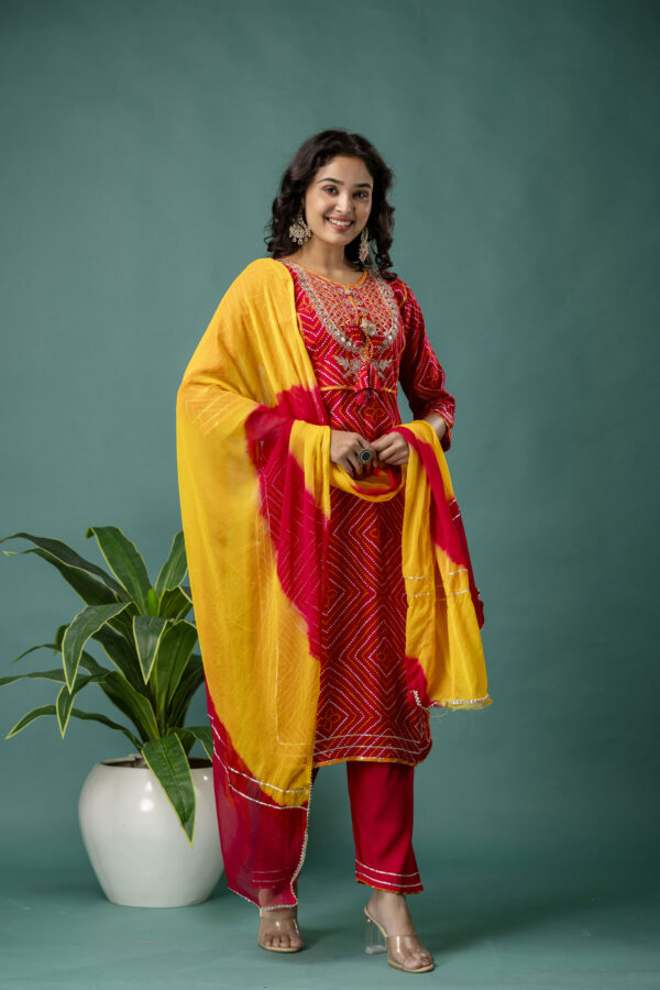 Jaipuri Printed Kurti with Gotta Patti Work, Round Neck, Plain Trouser & Double-Shaded Shiffon Dupatta