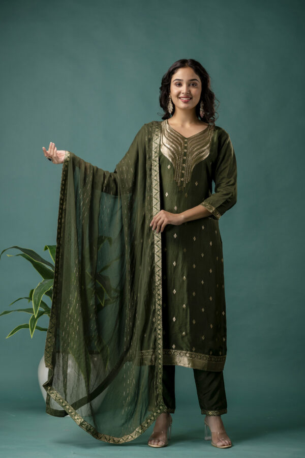 Banarasi Handworked Kurti with V-Neck, Shiffon Dupatta & Plain Trouser - Image 7