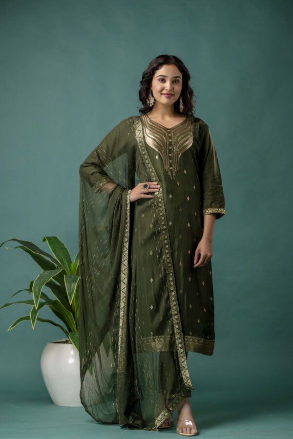 Banarasi Handworked Kurti with V-Neck, Shiffon Dupatta & Plain Trouser - Image 5