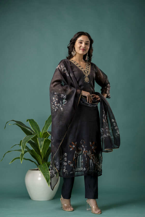 Printed V-Neck Kurti with Jari Work, Organza Printed Dupatta & Simple Pant - Image 5