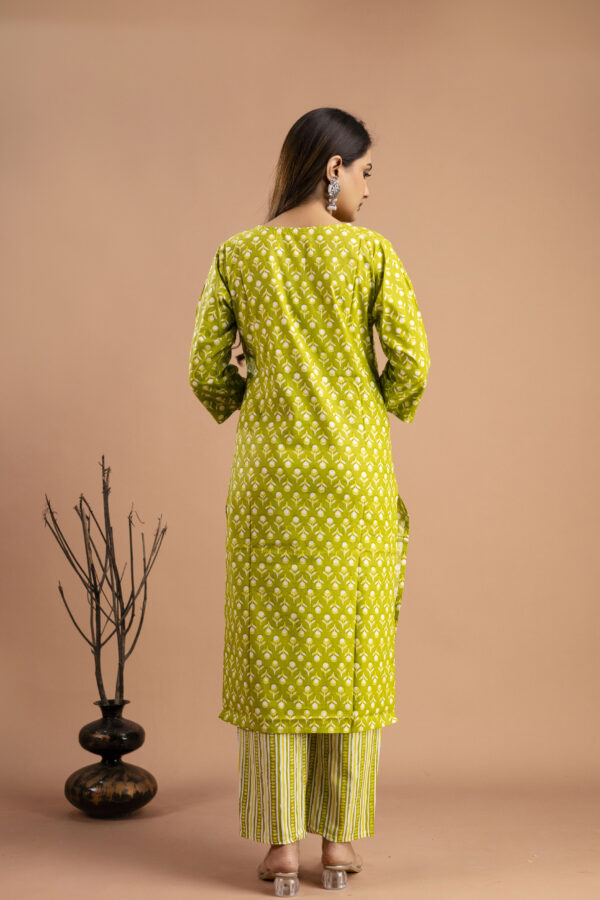 "Printed Resham Work V-Neck Kurti with Printed Dupatta & Matching Printed Pants" - Image 11