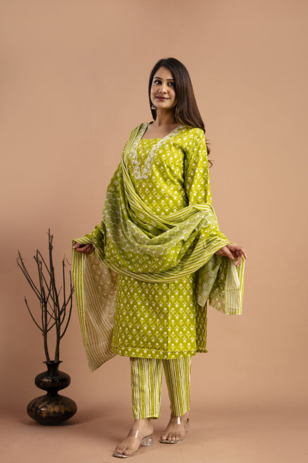 "Printed Resham Work V-Neck Kurti with Printed Dupatta & Matching Printed Pants" - Image 7