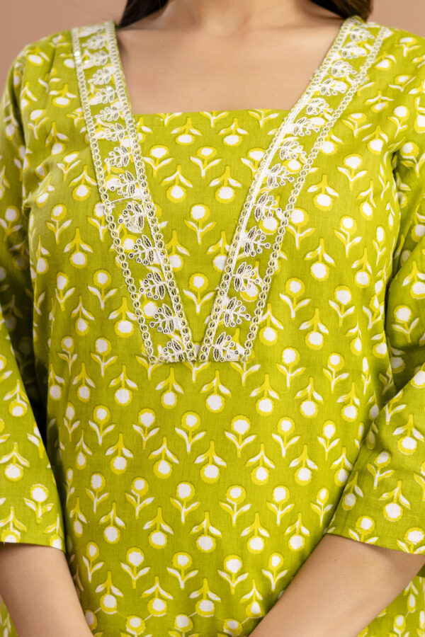 "Printed Resham Work V-Neck Kurti with Printed Dupatta & Matching Printed Pants" - Image 2