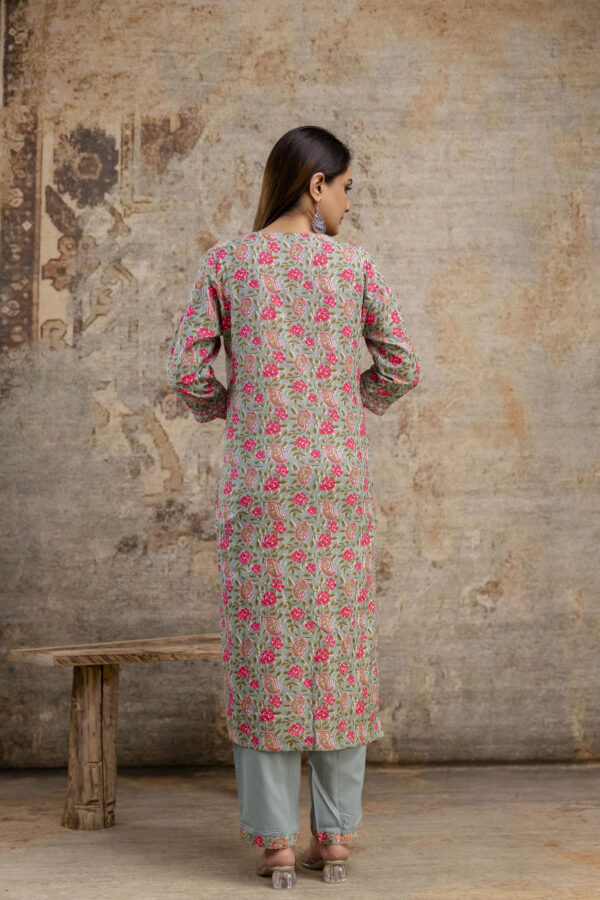 "Elegance Unfolded: Resham-Embroidered Printed Kurti with V-Neck, Dual-Toned Dupatta & Tailored Trouser Set" - Image 8
