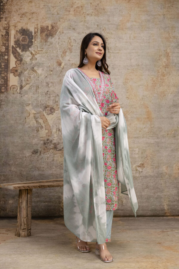 "Elegance Unfolded: Resham-Embroidered Printed Kurti with V-Neck, Dual-Toned Dupatta & Tailored Trouser Set" - Image 6