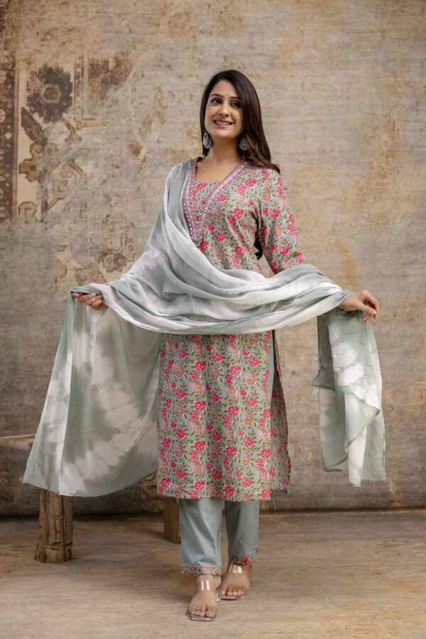 "Elegance Unfolded: Resham-Embroidered Printed Kurti with V-Neck, Dual-Toned Dupatta & Tailored Trouser Set" - Image 5