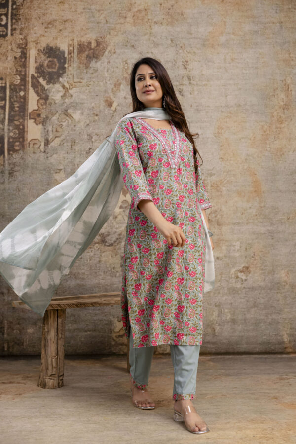 "Elegance Unfolded: Resham-Embroidered Printed Kurti with V-Neck, Dual-Toned Dupatta & Tailored Trouser Set" - Image 4