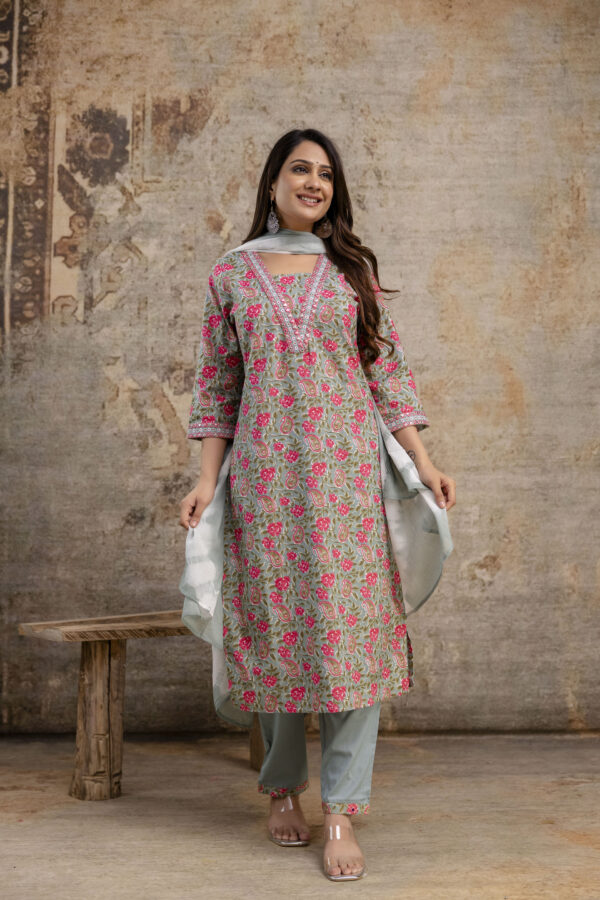 "Elegance Unfolded: Resham-Embroidered Printed Kurti with V-Neck, Dual-Toned Dupatta & Tailored Trouser Set" - Image 3