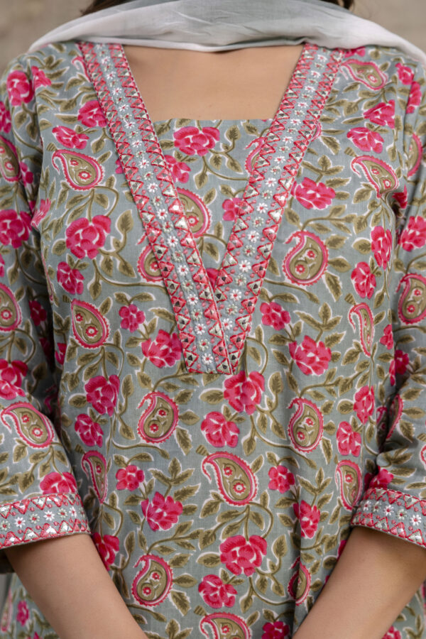 "Elegance Unfolded: Resham-Embroidered Printed Kurti with V-Neck, Dual-Toned Dupatta & Tailored Trouser Set" - Image 2